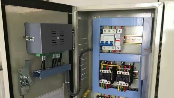 風(fēng)機(jī)控制箱放在隔壁房間【千亞電氣】